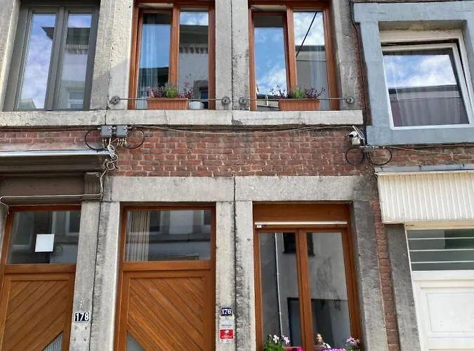 Vivegnis, Little Cosy House